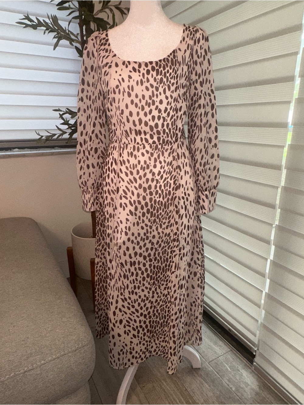70F/21C Cheetah Dalmatian Print Long Sleeve Midi Dress Small